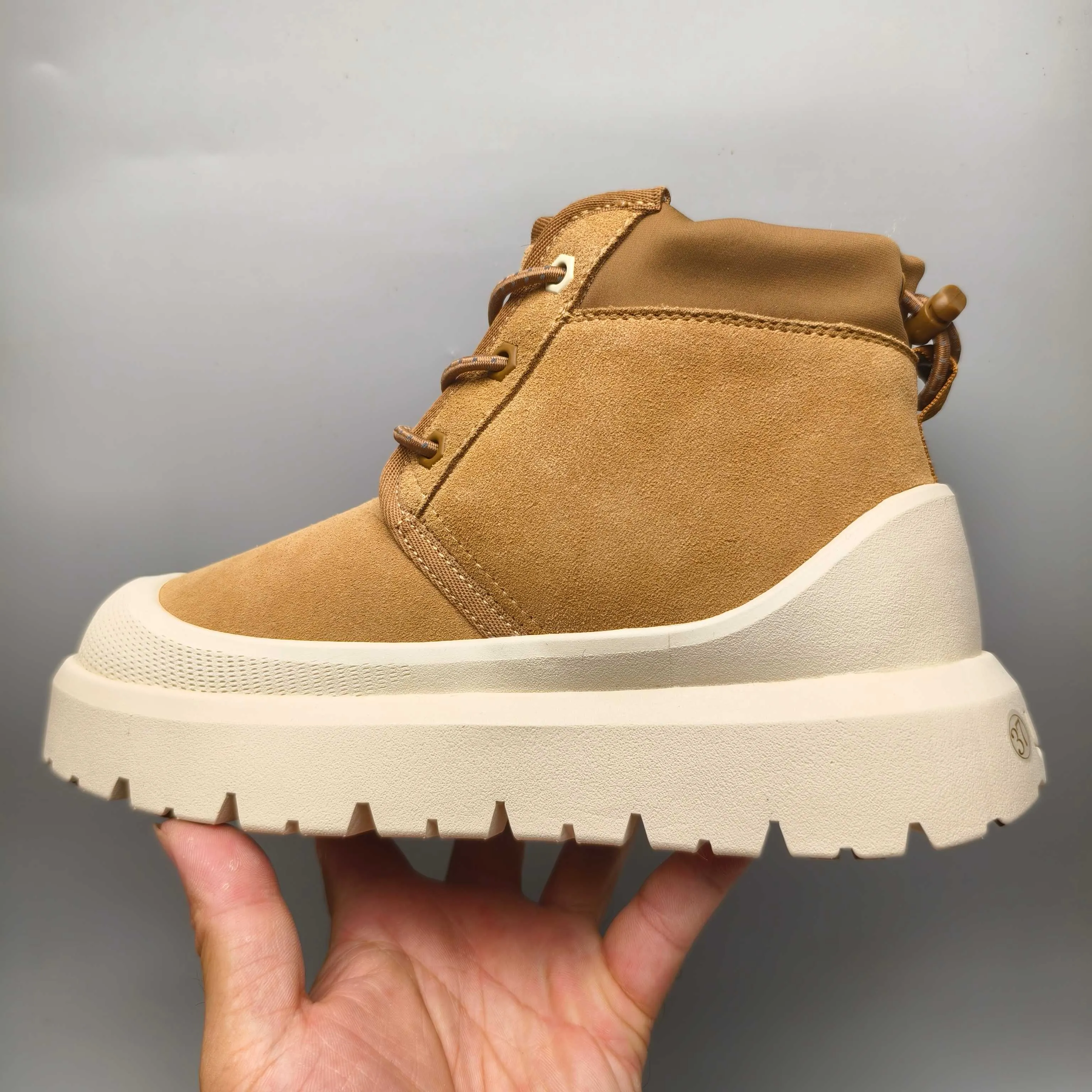Couple model👫 💰560 UGG 3991 Tasman Weather Hybrid snow boots👢 Wang Yibo's same 👏 classic Tasman shoe model is added with a large orange sole, functional color contrast design, environmentally friendly waterproof and snowproof material, which is both fashionable and functional. At the same time, it is paired with the new UGG Keen furry color-blocking jacket. Bright orange and maroon collide to create a new light outdoor style and open up a new travel experience in early autumn! Using the best materials, the 17mm fur integrated surface is warmer and breathable, and the outsole is upgraded to a lightweight and wear-resistant light wing technology outsole!  Color: Black White Red Blue Light Gray Dark Gray Military Green Yellow Size: 35-46